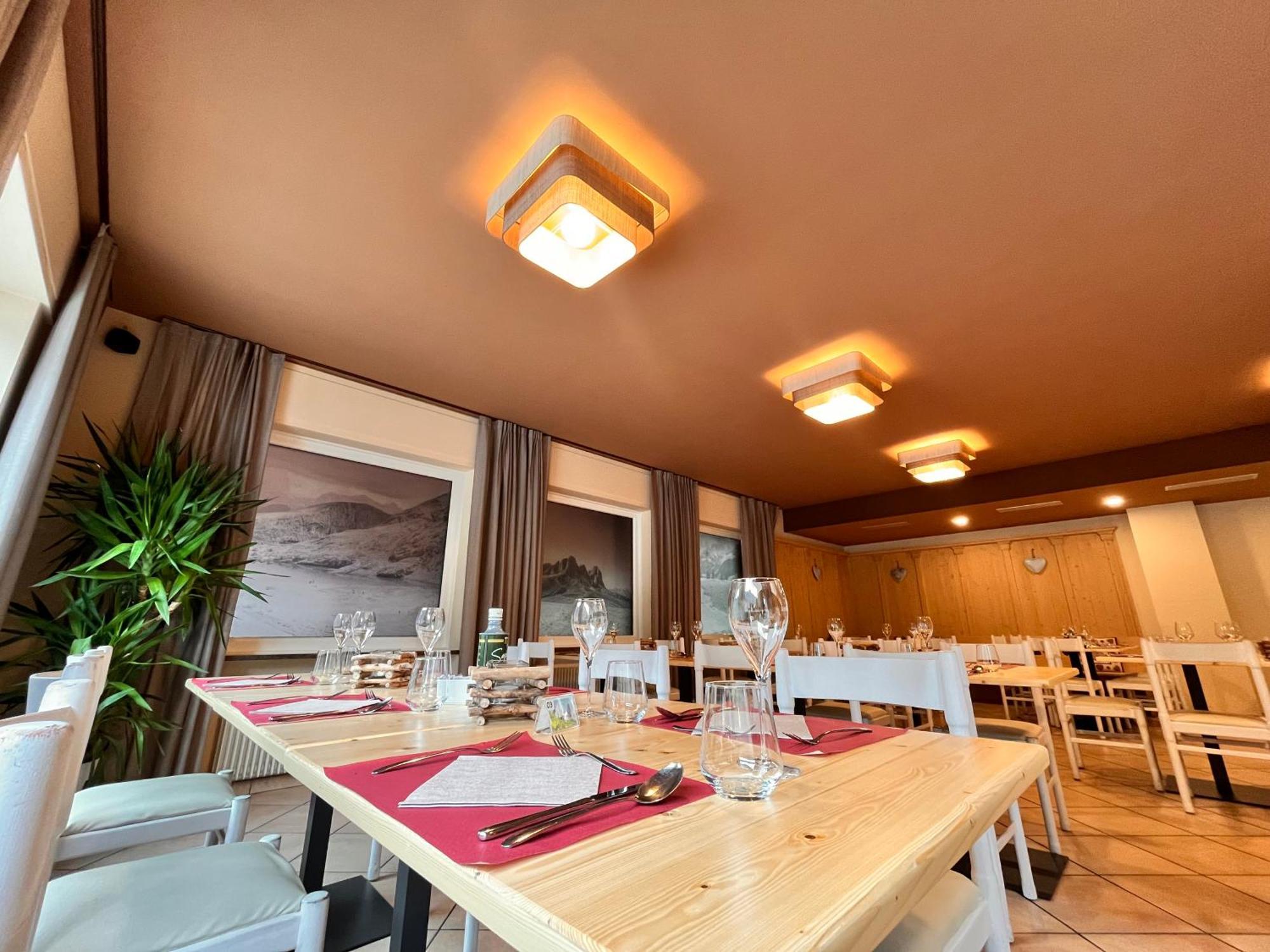 Hotel Rododendro Val Di Fassa Campitello di Fassa Exteriör bild